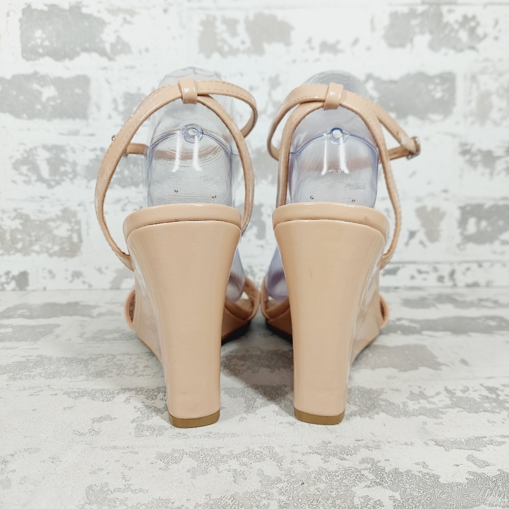 New Steve Madden Shapely In Tan Patent Cream Wedge Sandal  W17 - Picture 7 of 14